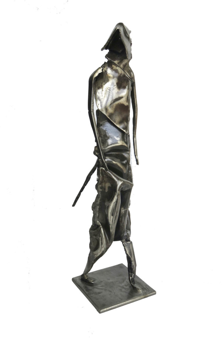 sculpture Intrus métal oxyde patiné vernis